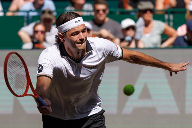 21 June 2026, North Rhine-Westphalia, Halle (Westfalen): US tennis player Taylor Fritz in action against US Frances Tiafoe during their men's singles final match of the Halle Open tennis tournament. Photo: Friso Gentsch/dpa