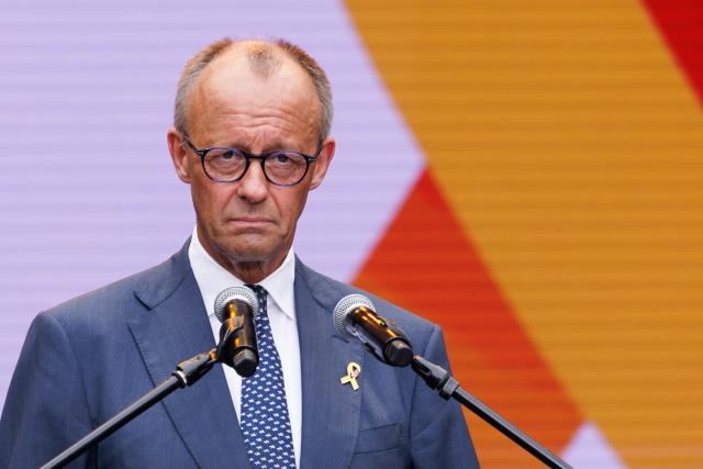 21 June 2026, Berlin: German Chancellor Friedrich Merz speaks during the ceremony marking the 2nd National Veterans Day. Germany is celebrating the 2nd National Veterans Day with a large ceremony around the Reichstag building. Photo: Carsten Koall/dpa