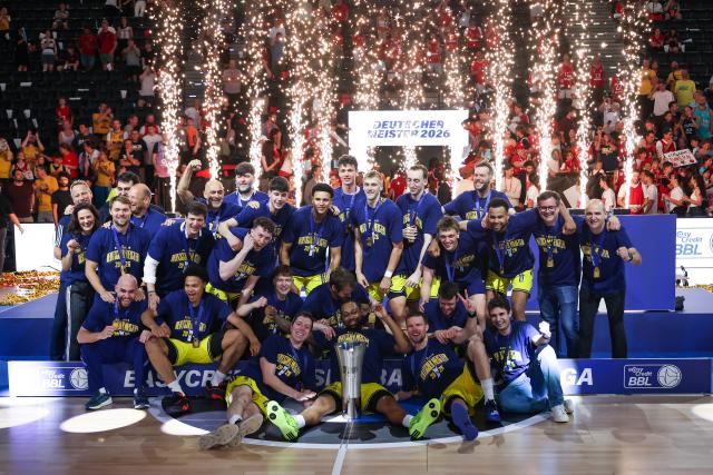 21 June 2026, Bavaria, Munich: ALBA Berlin celebrate winning the championship after the German Basketball Bundesliga final match between ALBA Berlin and Bayern Munich at SAP Garden. Photo: Matthias Stickel/dpa