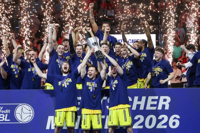 21 June 2026, Bavaria, Munich: ALBA Berlin celebrate winning the championship after the German Basketball Bundesliga final match between ALBA Berlin and Bayern Munich at SAP Garden. Photo: Matthias Stickel/dpa