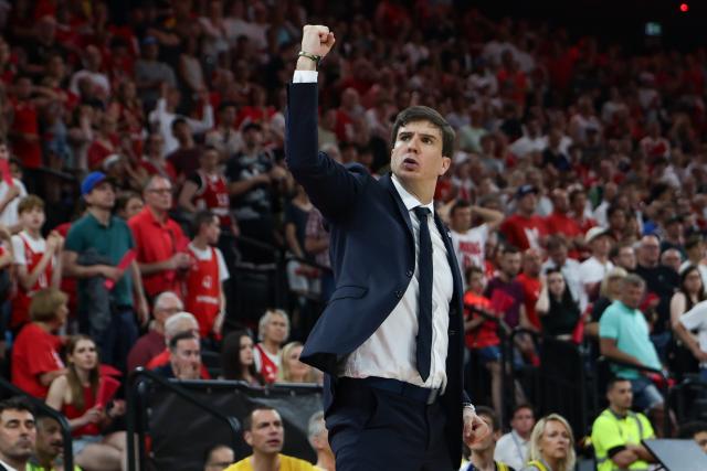 21 June 2026, Bavaria, Munich: ALBA Berlin coach Pedro Calles gestures during the German Basketball Bundesliga final match between ALBA Berlin and Bayern Munich at SAP Garden. Photo: Matthias Stickel/dpa