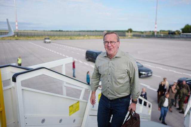 22 June 2026, Brandenburg, Schoenefeld: German Defence Minister Boris Pistorius heads to a German Air Force Airbus A321 for his flight to Lithuania in the military section of Berlin Brandenburg Airport (BER), in Schoenefeld, near Berlin, Germany, on 22 June 2026. Pistorius is travelling to observe the first exercise of the Bundeswehr's 45th Armored Brigade, which is stationed in Lithuania. Photo: Kay Nietfeld/dpa