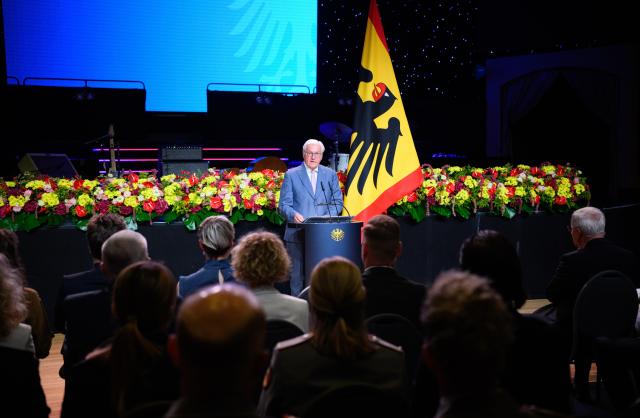 22 June 2026, Berlin: German President Steinmeier speaks during a ceremony honoring medalists from the Winter Olympic and Paralympic Games with the Silver Laurel Leaf, Germany's highest sporting award. Photo: Bernd von Jutrczenka/dpa