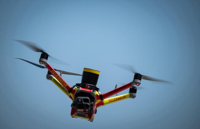 22 June 2026, Hesse, Wiesbaden: A fire department drone used for remote sensing flies in the sky. Over the coming months, the Wiesbaden Fire Department and Skyflow will collaborate to test how drones can effectively support hazard response and incident command. Photo: Hannes P. Albert/dpa