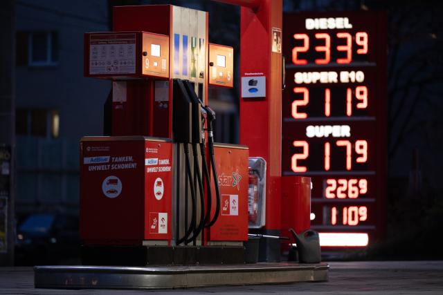 FILED - 31 March 2026, Saxony, Dresden: FILE PHOTO - A price board at a gas station shows the price of petrol and diesel. Photo: Sebastian Kahnert/dpa