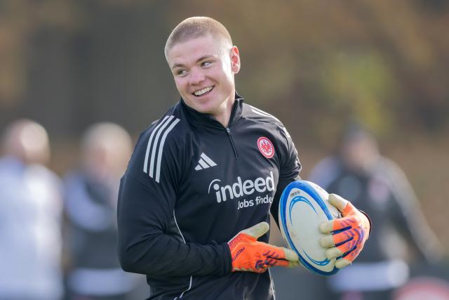 FILED - 11 November 2025, Frankfurt/Main: German-born Rugby player Anton Segner, who lives and plays in New Zealand, attends a training with Eintracht Frankfurt. German-born Anton Segner has been named in New Zealand's All Blacks rugby team for the upcoming Nations Championships. Photo: Jürgen Kessler/Kessler-Sportfotografie/dpa