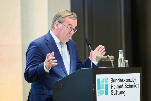 22 June 2026, Berlin: Boris Pistorius, German Minister of Defense, speaks about Europe's capacity to act during the Helmut Schmidt annual Lecture at the Berlin-Brandenburg Academy of Sciences and Humanities. Photo: Annette Riedl/dpa