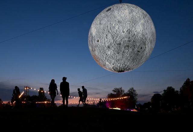 22 June 2026, Bavaria, Munich: The installation "Museum of the Moon" by British artist Luke Jerram is on display at the Tollwood Festival. Photo: Sven Hoppe/dpa