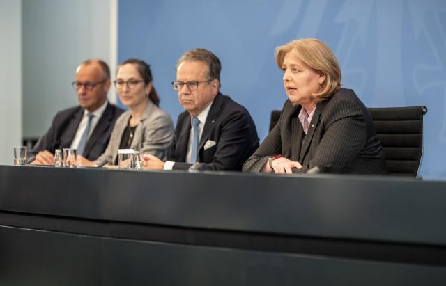 23 June 2026, Berlin: (L-R) Friedrich Merz, German Chancellor, Constanze Janda, Co-chair of the Pension Commission, Frank-Juergen Weise, Co-chair of the Pension Commission, and Baerbel Bas, German Minister of Labour and Social Affairs and Chair of the Social Democratic Party, attend a press conference following the presentation of the Pension Security Commission's report on pension reform. Photo: Michael Kappeler/dpa