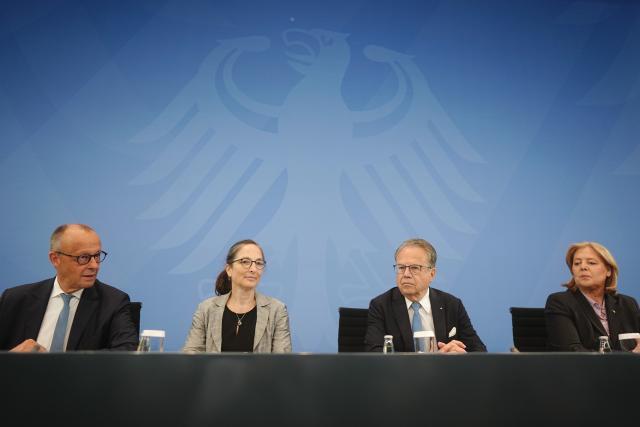 23 June 2026, Berlin: (L-R) Friedrich Merz, German Chancellor, Constanze Janda, Co-chair of the Pension Commission, Frank-Juergen Weise, Co-chair of the Pension Commission, and Baerbel Bas, German Minister of Labour and Social Affairs and Chair of the Social Democratic Party, attend a press conference following the presentation of the Pension Security Commission's report on pension reform. Photo: Kay Nietfeld/dpa