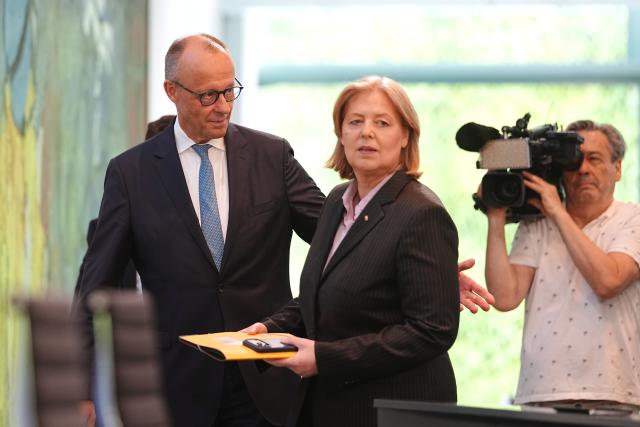 23 June 2026, Berlin: Friedrich Merz (L), German Chancellor, and Baerbel Bas (C), German Minister of Labour and Social Affairs and Chair of the Social Democratic Party, hold a press conference on the report by the Pension Security Commission regarding comprehensive measures that will serve as the basis for pension reform by the coalition federal government of the Christian Democratic Union of Germany and the Social Democratic Party of Germany. Photo: Kay Nietfeld/dpa