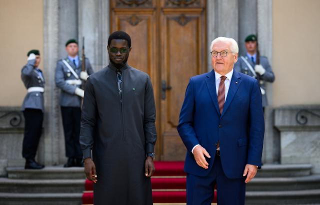 23 June 2026, Berlin: German President Frank-Walter Steinmeier welcomes welcomes Senegal's President Bassirou Diomaye Faye at Villa Borsig. Photo: Bernd von Jutrczenka/dpa