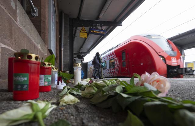FILED - 06 February 2026, Rhineland-Palatinate, Landstuhl: FILE PHOTO - Candles and flowers are laid on the platform at the Landstuhl train station, in memory of Serkan C., the railway employee who was killed during an attack on a train in February. Photo: Boris Roessler/dpa