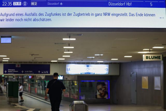 23 June 2026, North Rhine-Westphalia, Duisburg: The information sign announces that all trains at Duisburg Station have been cancelled. Germany's Deutsche Bahn temporarily suspended its train services nationwide on Tuesday evening following a disruption to its communications system, the state-owned rail operator said. Photo: Christoph Reichwein/dpa