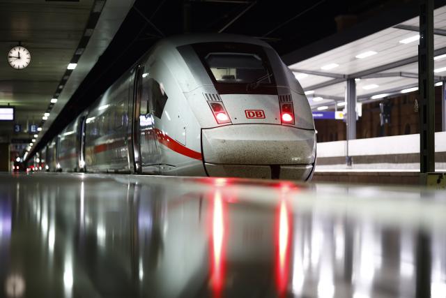23 June 2026, Lower Saxony, Hanover: A train is parked on a platform at Hannover Central Station. Germany's Deutsche Bahn temporarily suspended its train services nationwide on Tuesday evening following a disruption to its communications system, the state-owned rail operator said.. Photo: Moritz Frankenberg/dpa
