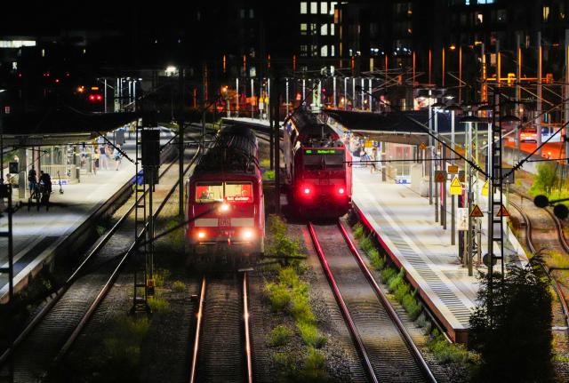 23 June 2026, Baden-Württemberg, Esslingen: Trains are stopped at the station in Esslingen am Neckar.Germany's Deutsche Bahn temporarily suspended its train services nationwide on Tuesday evening following a disruption to its communications system, the state-owned rail operator said.. Photo: Enrique Kaczor/dpa