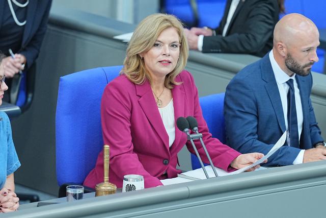 24 June 2026, Berlin: Julia Kloeckner (C), President of the German Bundestag, presides over the government's question-and-answer session in the plenary chamber of the German Bundestag. Photo: Michael Kappeler/dpa
