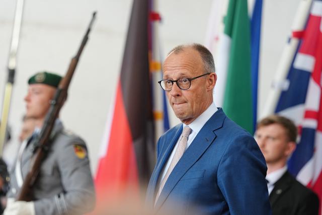 24 June 2026, Berlin: Chancellor Friedrich Merz welcoming Italian Prime Minister Meloni at the start of the E5 summit of leading European nations ahead of the upcoming NATO summit, in front of the Federal Chancellery. Photo: Kay Nietfeld/dpa