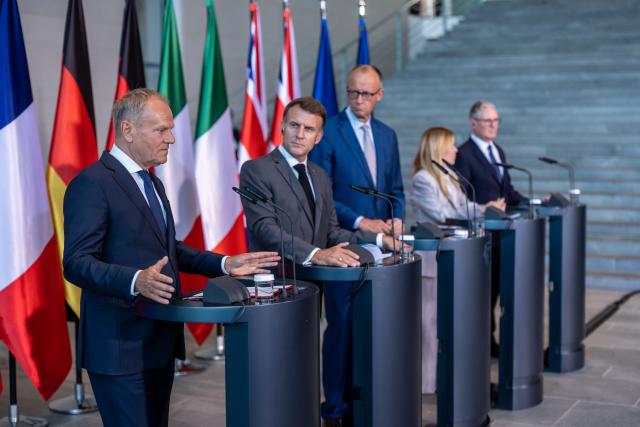 24 June 2026, Berlin: Donald Tusk, Prime Minister of Poland; French President Emmanuel Macron; and German Chancellor Friedrich Merz, Giorgia Meloni, Prime Minister of Italy, and Keir Starmer, Prime Minister of the United Kingdom, are attending a press conference at the Federal Chancellery during the E5 summit of leading European nations ahead of the upcoming NATO summit. Photo: Michael Kappeler/dpa