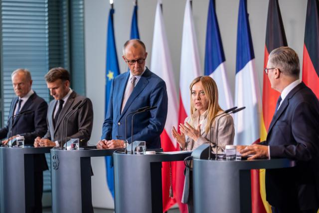 24 June 2026, Berlin: Donald Tusk, Prime Minister of Poland; French President Emmanuel Macron; and German Chancellor Friedrich Merz, Giorgia Meloni, Prime Minister of Italy, and Keir Starmer, Prime Minister of the United Kingdom, are attending a press conference at the Federal Chancellery during the E5 summit of leading European nations ahead of the upcoming NATO summit. Photo: Michael Kappeler/dpa