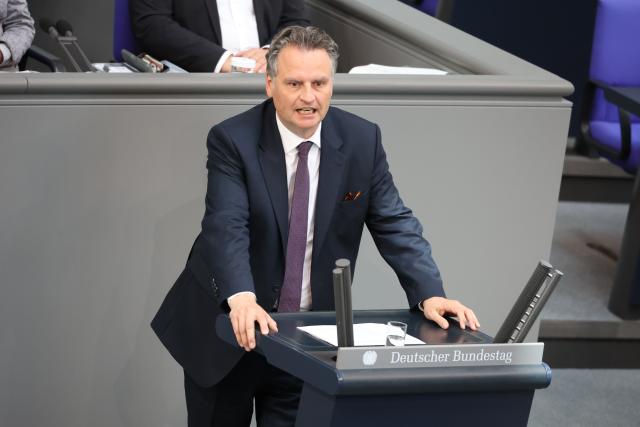 FILED - 27 April 2023, Berlin: FILE PHOTO - Guenter Krings, a spokesman for legal policy in the CDU/CSU parliamentary group, speaks at the 100th session of the German Bundestag in the plenary hall of the Reichstag building. Photo: Jörg Carstensen/dpa