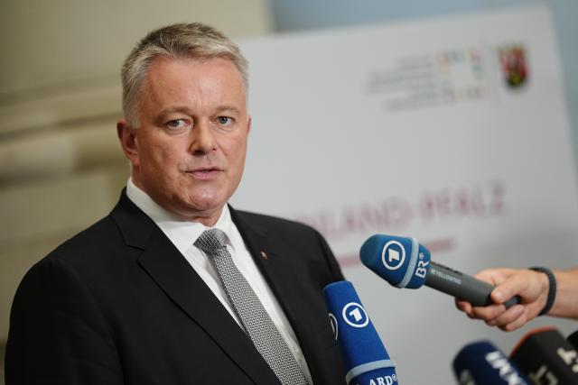 25 June 2026, Berlin: Gordon Schnieder, Minister-President of Rhineland-Palatinate, delivers a press statement at the start of the Conference of Minister-Presidents at the Bundesrat. The talks focus on financial relations between the federal government, the states and municipalities, as well as government modernization, foreign and security policy, and energy policy. Photo: Kay Nietfeld/dpa