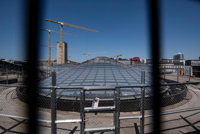 25 June 2026, Stuttgart: A view shows the construction site of the Stuttgart 21 rail project alongside the tower of Stuttgart's main railway station. Photo: Marijan Murat/dpa