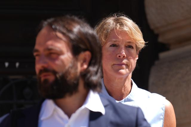25 June 2026, Hamburg: Christina Block (R), a German restaurateur and entrepreneur, and attorney Ingo Bott (L), Block's defence counsel, leave the criminal justice building during a recess in the trial over the alleged abduction of Block's children from Denmark to Germany on New Year's Eve 2023-24. Block is among the defendants in the case. Photo: Marcus Brandt/dpa