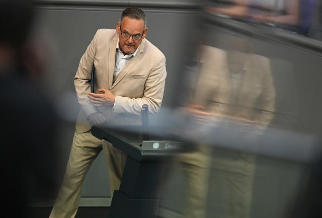 25 June 2026, Berlin: Member of the German Bundestag Martin Reichardt of the Alternative for Germany (AfD) steps down from the podium during the plenary session of the German Bundestag. Photo: Elisa Schu/dpa