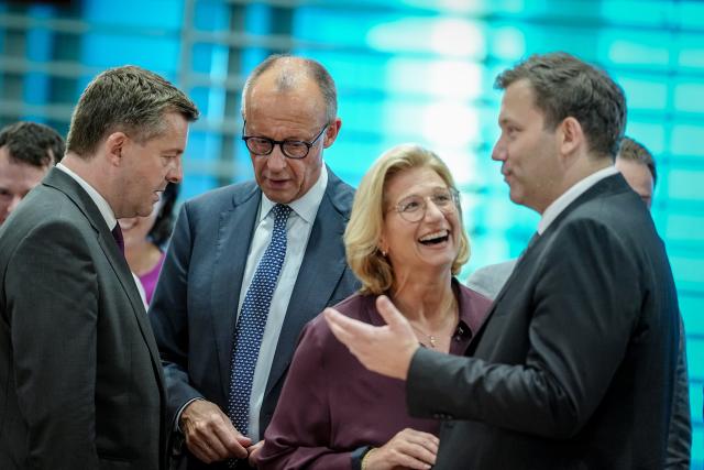 25 June 2026, Berlin: (L-R) Minister President of Saxony-Anhalt Sven Schulze, German Chancellor Friedrich Merz, Minister President of the Saarland Anke Rehlinger and Minister of Finance Lars Klingbeil attend the Conference of Minister Presidents (MPK) at the Federal Chancellery. Photo: Kay Nietfeld/dpa