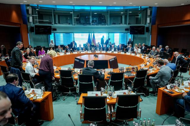 25 June 2026, Berlin: German Chancellor Friedrich Merz (C) and Minister of Finance Lars Klingbeil attend the Conference of Minister Presidents (MPK) at the Federal Chancellery. Photo: Kay Nietfeld/dpa