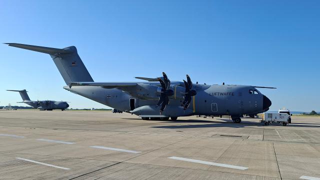 26 June 2026, Lower Saxony, Wunstorf: Transport aircraft are stationed at the Wunstorf Air Force Base. Following the devastating earthquakes in Venezuela, nearly 50 personnel from the Federal Agency for Technical Relief (THW) are flying to the disaster area. The THW team is scheduled to depart Friday morning from Wunstorf Air Base in Lower Saxony aboard a Bundeswehr aircraft. Photo: Kai Moorschlatt/dpa