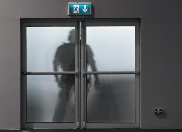 26 June 2026, Saxony-Anhalt, Magdeburg: A view of a secured entrance door to the courtroom. The verdict in the trial of the Magdeburg Christmas market attacker is expected today. On December 20, 2024, the defendant drove a rental car through the crowded Christmas market. As a result of the attack, which lasted just over a minute, five women and a nine-year-old boy were killed, and hundreds of people were injured. Photo: Hendrik Schmidt/dpa
