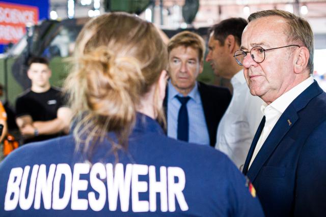 26 June 2026, Lower Saxony, Hanover: German Minister of Defense Boris Pistorius visits Bundeswehr booth at the IdeenExpo exhibition. The youth event focuses on inspiring the next generation of professionals to pursue career paths in technology and natural sciences. Photo: Moritz Frankenberg/dpa