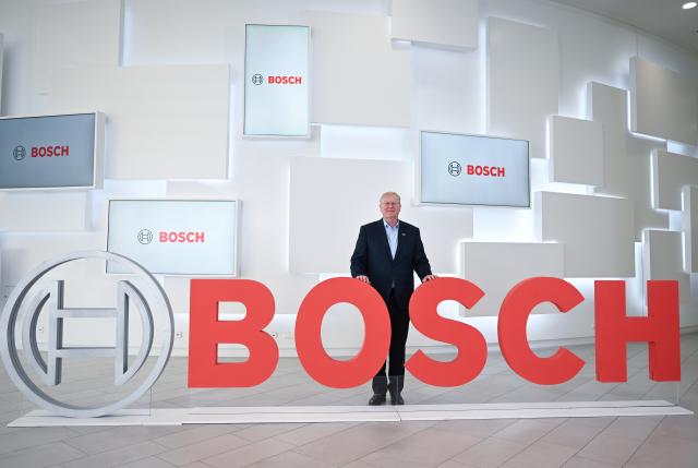 FILED - 08 May 2025, Baden-Wuerttemberg, Renningen: File Photo - Robert Bosch GmbH Chief Executive Officer Stefan Hartung stands next to the company logo during a press conference. The technology group and automotive supplier announced on Friday that Hartung will step down from his position on June 30 at his own request, with deputy CEO Christian Fischer set to succeed him on July 1. Photo: Bernd Weißbrod/dpa