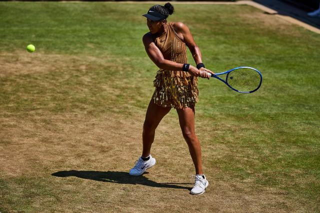 26 June 2026, Hesse, Bad Homburg: Japanese tennis player Naomi Osaka in atcion against China's Wang Xinyu during their women's singels semi-final match of the Bad Homburg Open tennis tournament. Photo: Mathias Schulz/dpa
