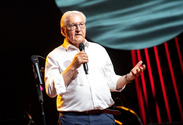 26 June 2026, Timmendorfer Strand: German President Frank-Walter Steinmeier speaks on stage during the opening concert of the JazzBaltica 2026 jazz festival. Photo: Daniel Bockwoldt/dpa