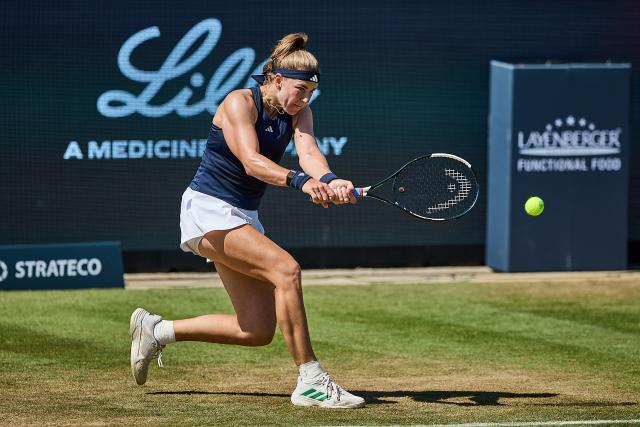 26 June 2026, Homburg: Czech tennis player Karolina Muchova in action against Romania's Elena-Gabriela Ruse during their women's singels semi-final match of the Bad Homburg Open tennis tournament. Photo: Fotoreport-DB/dpa