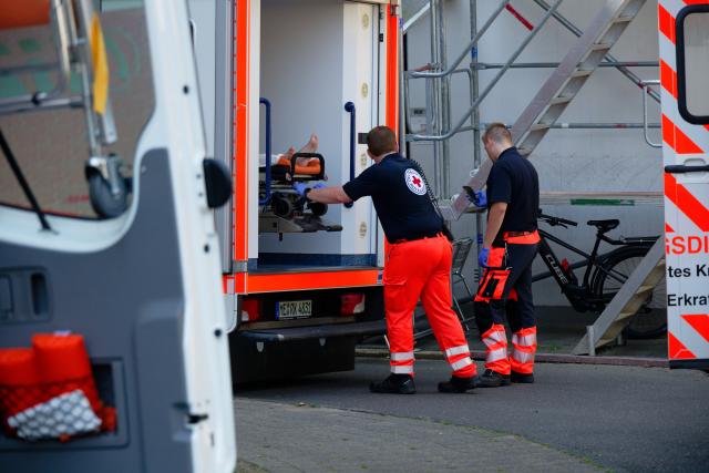 27 June 2026, North Rhine-Westphalia, Dormagen: A nursing home resident is taken to an ambulance during an evacuation of the building due to the heat. Photo: Henning Kaiser/dpa