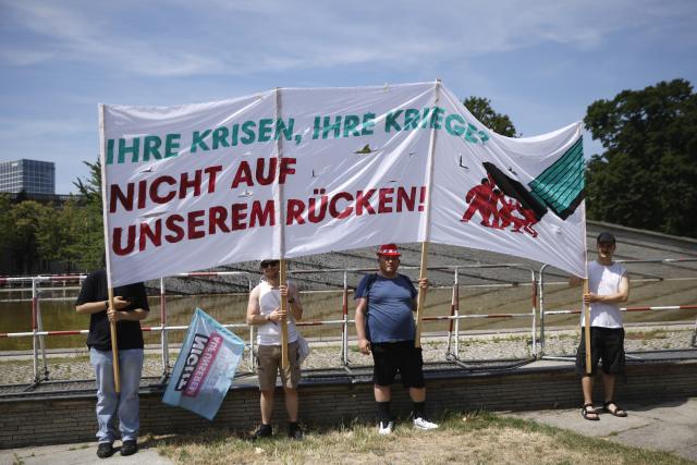 27 June 2026, Berlin: Members of labor unions and social and welfare organizations are taking part in a rally against the federal government's reform plans. Photo: Carsten Koall/dpa
