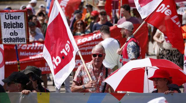 27 June 2026, Berlin: Members of labor unions and social and welfare organizations are taking part in a rally against the federal government's reform plans. Photo: Carsten Koall/dpa