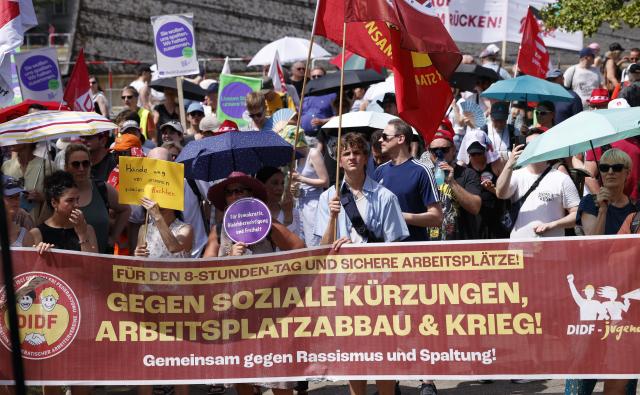 27 June 2026, Berlin: Members of labor unions and social and welfare organizations are taking part in a rally against the federal government's reform plans. Photo: Carsten Koall/dpa