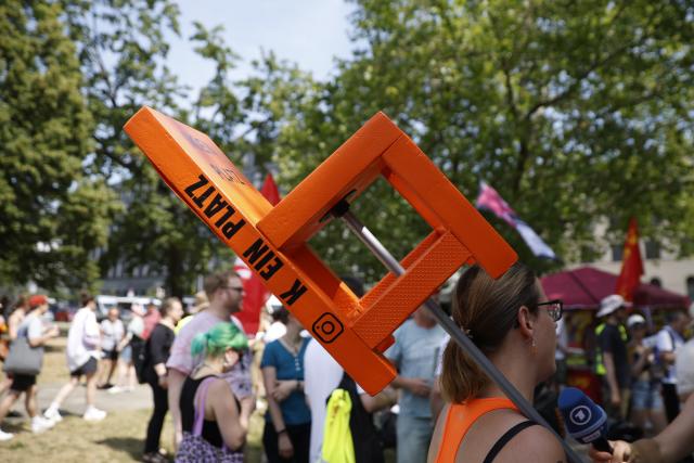27 June 2026, Berlin: Members of labor unions and social and welfare organizations are taking part in a rally against the federal government's reform plans. Photo: Carsten Koall/dpa