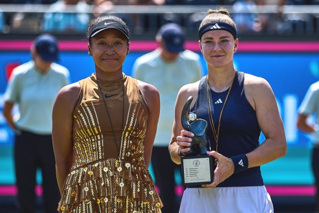 27 June 2026, Hesse, Bad Homburg: Japanese tennis player Naomi Osaka (L) and Karolina Czech Muchova (R) stand together during the award ceremony following the women's singles final at the WTA 500 Bad Homburg Open. Photo: Mathias Schulz/dpa