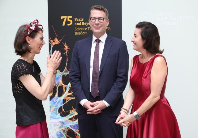 28 June 2026, Bavaria, Lindau (Bodensee): (L-R) Countess Bettina Bernadotte, Markus Blume, Bavarian Minister of State for Science and the Arts, and Dorothee Baer, Minister of State for Digital Affairs, stand in the Inselhalle ahead of the opening of the 75th Nobel Laureates Conference. Photo: Karl-Josef Hildenbrand/dpa