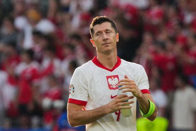FILED - 21 June 2024, Berlin: FILE PHOTO - Poland's Robert Lewandowski appears disappointed after the UEFA Euro 2024 Group D soccer match between Poland and Austria at the Olympiastadion. Photo: Soeren Stache/dpa
