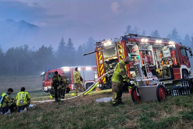 HANDOUT - 29 June 2026, Bavaria, Übersee: Firefighters are battling a forest fire in the area of the municipality of Übersee am Chiemsee. As a result, the nearby A8 is completely closed. Photo: Wolfgang Gasser/Kreisfeuerwehrverband Traunstein/dpa - ATTENTION: For editorial use only in connection with current news coverage, and only with full attribution as stated above