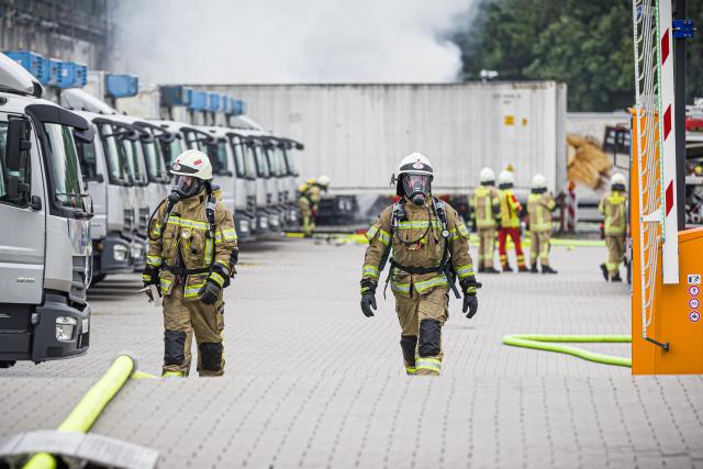 29 June 2026, Lower Saxony, Lehrte: Emergency responders are battling a major fire in the Hanover region. Photo: Moritz Frankenberg/dpa