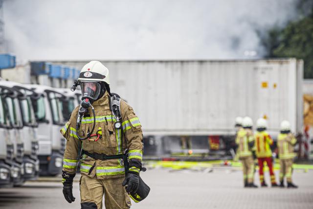 29 June 2026, Lower Saxony, Lehrte: Emergency responders are battling a major fire in the Hanover region. Photo: Moritz Frankenberg/dpa