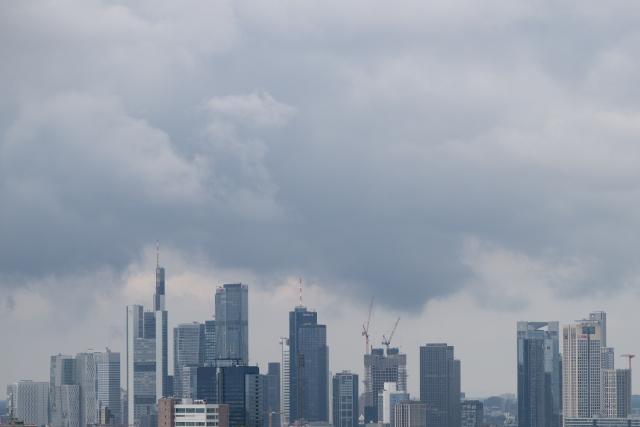 29 June 2026, Hesse, Frankfurt am Main: Dark clouds are rolling across the banking skyline of Frankfurt am Main. Photo: Florian Wiegand/dpa